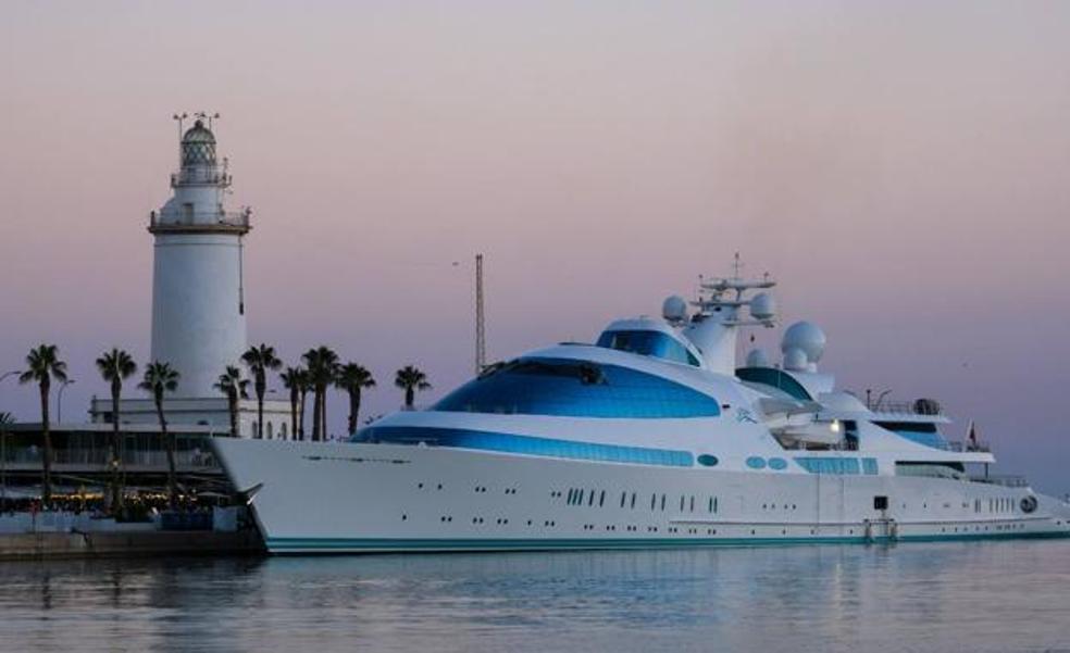 Yas, one of the largest megayachts in the world, sails into Malaga