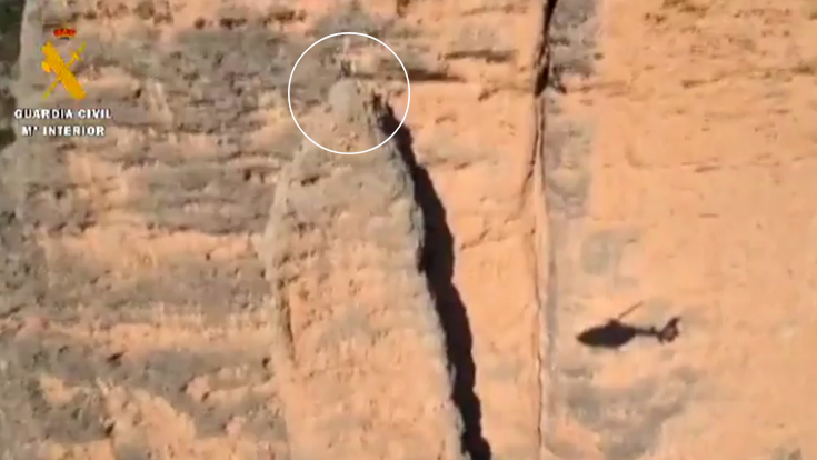 Watch as Guardia Civil helicopter crew makes a dramatic rescue in Spain’s Mallos de Riglos