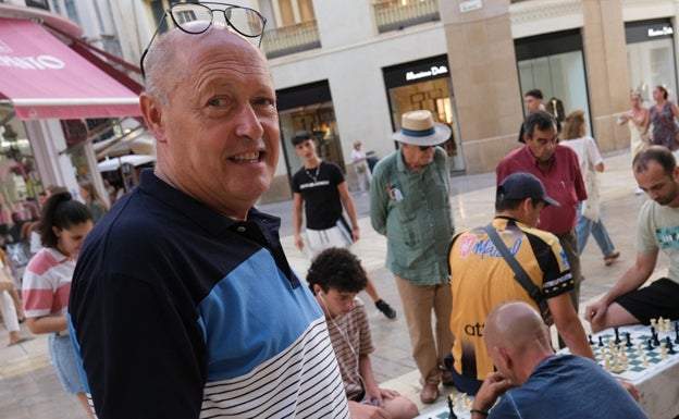 Malaga's main Calle Larios shopping street plays host to nail-biting chess games
