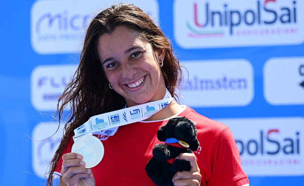 De Valdés wins a first medal in open water swimming