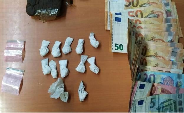Arrested in Marbella for driving without a licence and possessing packs of cocaine ready for sale