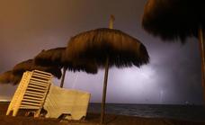 An unexpected thunderstorm surprises Malaga and leaves rain in the province
