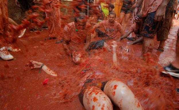 Spain’s famous La Tomatina festival returns for first time since coronavirus pandemic