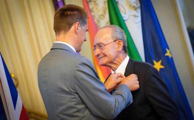 Ambassador presents Malaga mayor with his honorary OBE for the city's "strongest relations ever" with the UK