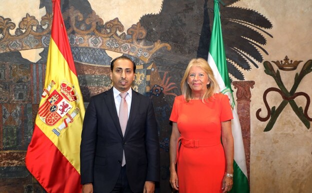 The deputy consul of Saudi Arabia in Malaga, Ibrahim Ali A. Alhumaidhi, and the Mayor of Marbella, Ángeles Muñoz. 