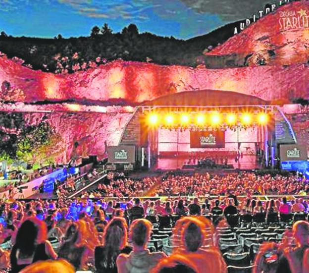 The popular concert venue in the hillside Nagüeles-quarry setting. / SUR