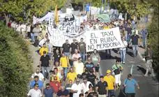 Violent protests as taxi drivers are angered by plans to regulate the ride-hailing sector in Andalucía