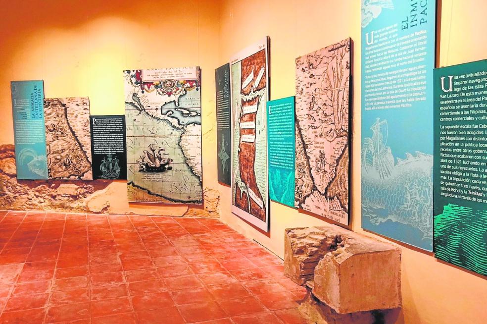 Images of the exhibition about the round-world voyage in Sanlúcar de Barrameda. / A. M. S.