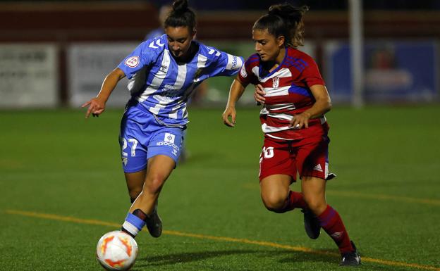 Malaga women in action on Wednesday in their defeat to Granada in the Copa de la Reina. 