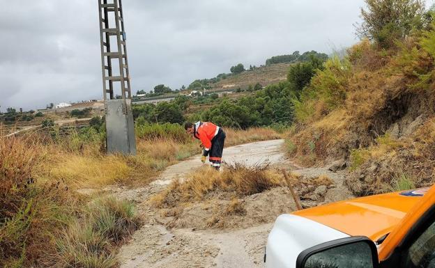 Local Police officer dies while trying to rescue a man trapped in his car by floods in Calpe