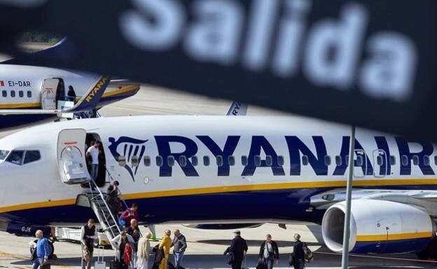 Ryanair said later that the flight diversion was due to circumstances out of their control. /sur
