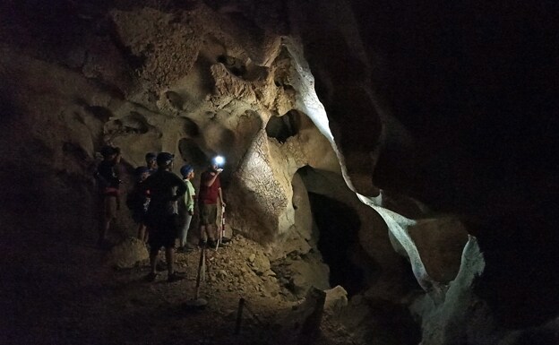The Higuerón cave, one of the sites for the ancient art. /SUR