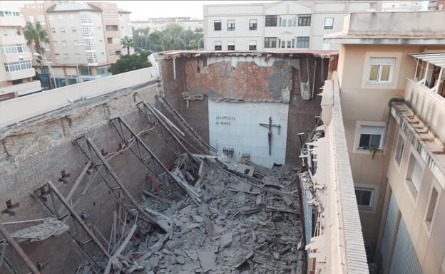 No one hurt in dramatic school chapel roof collapse