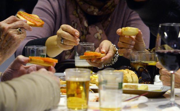 Tapas serves as an aperitif for the main meal. /AFP