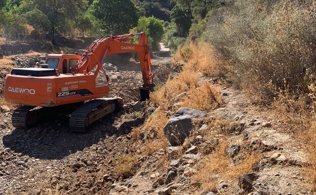 Work on the hiking route gets underway. /SUR
