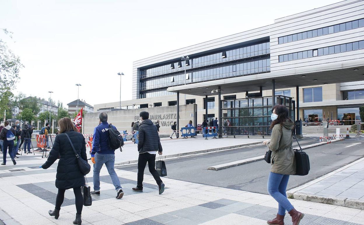 Spanish government offers three million civil servants an additional 1.5% pay increase this year