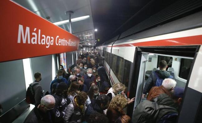 File image of train travellers in Malaga./ÑITO SALAS