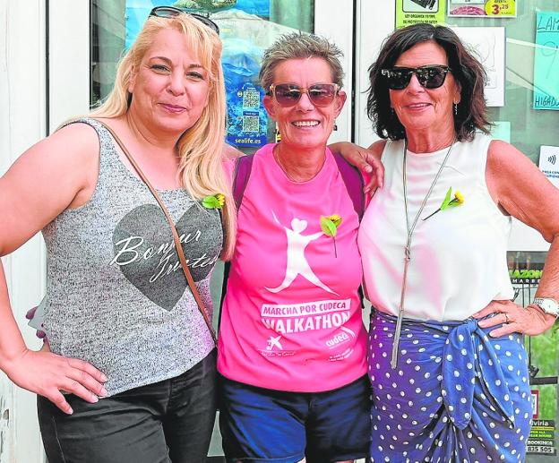 May Howard (c) with two of the participants at her recent Cudeca fundraiser in Benalmádena.