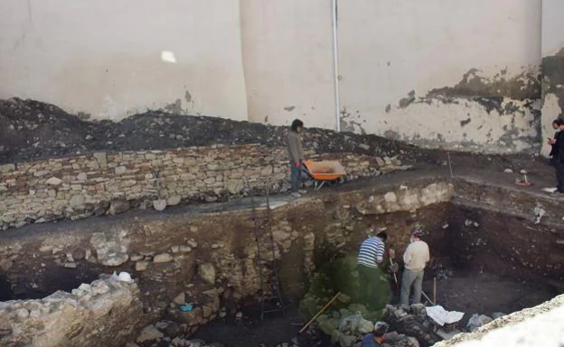 Archaeological excavations carried out in the plot next to Calle Granada. 