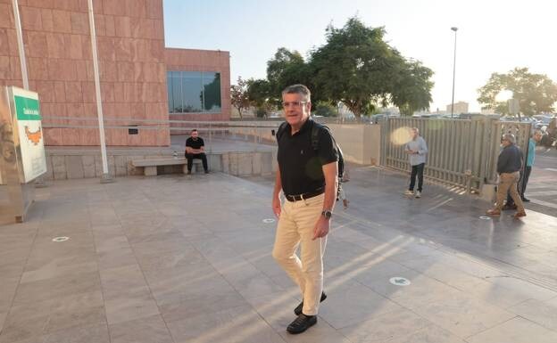 Nerja mayor José Alberto Armijo arriving at the court in Malaga on Monday 