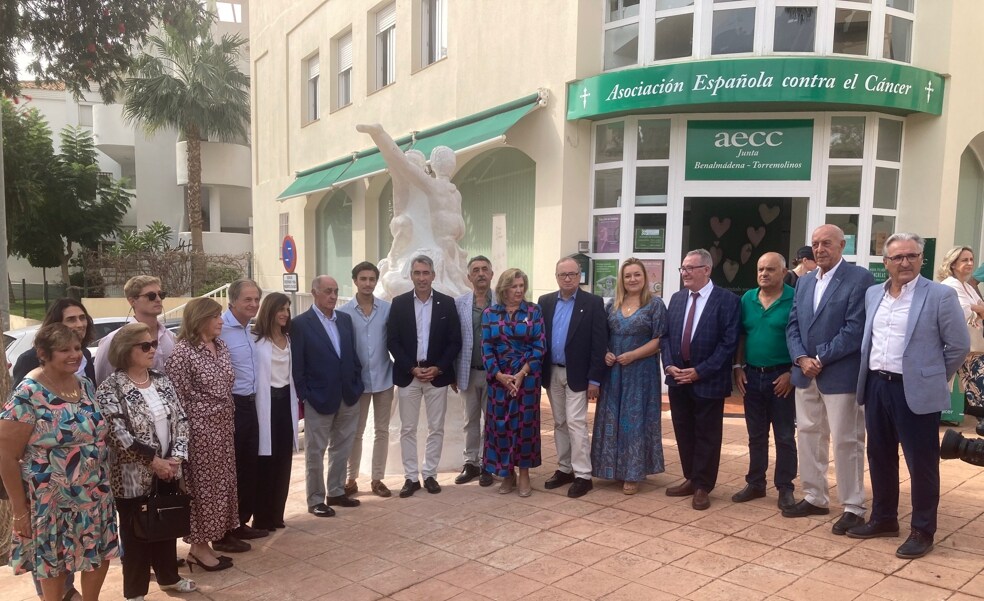 Former cancer association president honoured with marble sculpture at its headquarters in Benalmádena