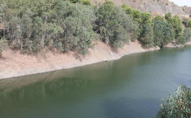 Emergency services recover body of man from Malaga reservoir