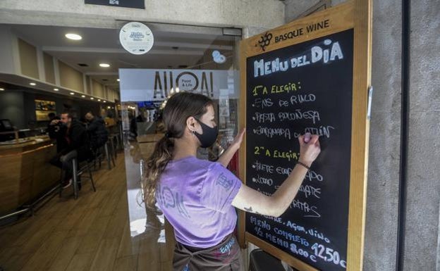 Salaries in Spain's hospitality and tourism sectors are similar to pre-pandemic times