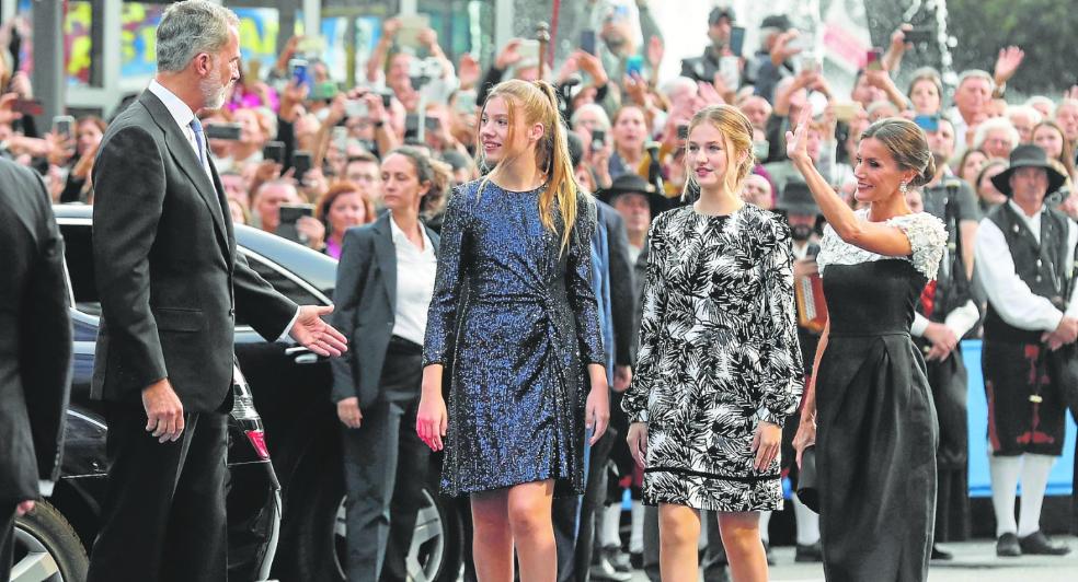 King Felipe and Queen Letizia arrive at the event accompanied by Princess Leono rand Infanta Sofia.