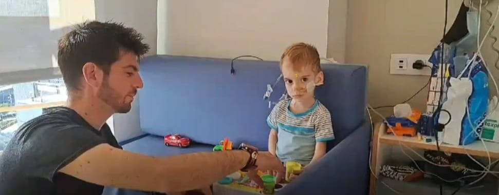 These are the first pictures of Oliver, the little boy from Malaga, recovering after his 10-hour brain tumour operation
