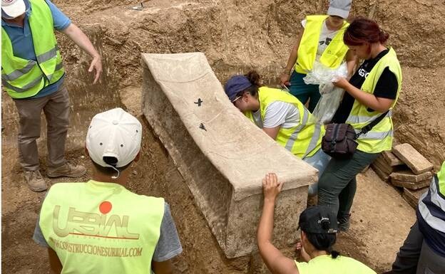 The sarcophagus contained the bodies of a young man and a child. /sur