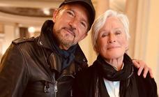 Hollywood star Glenn Close visits final rehearsals for Antonio Banderas show before breaking into song
