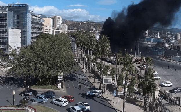 Blaze in Malaga port forces city centre road closure