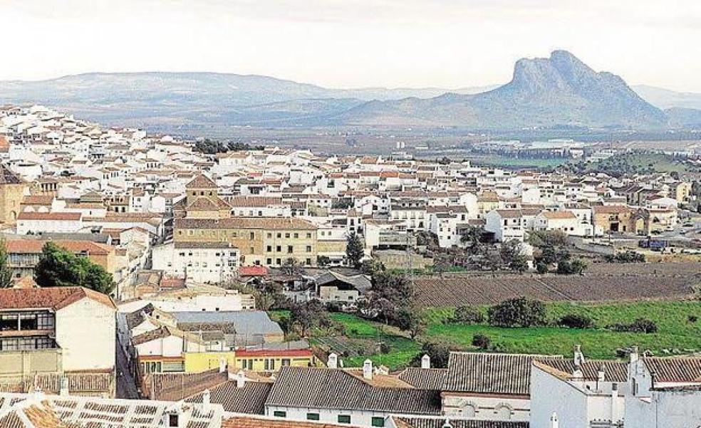 One dead and two injured after head-on car crash in Antequera