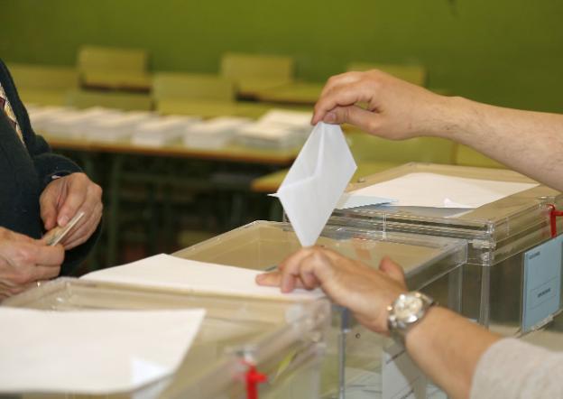 Britons told how to register to vote in 2023 local elections