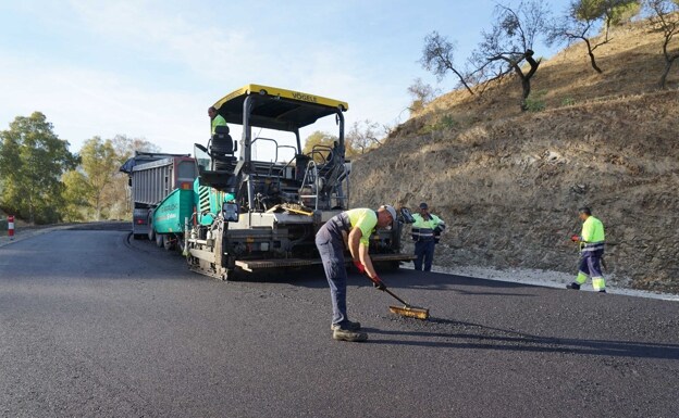 Asphalting of the road between Coín and Alozaina. 