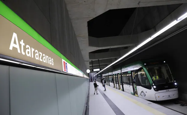 A metro at Atarazanas station, during one of the tests. 