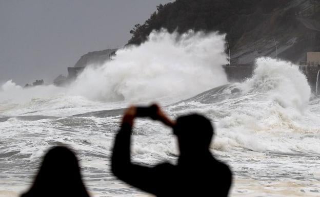 Yellow and amber weather warnings in place in Spain today