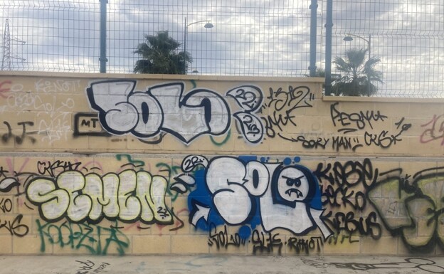 Some of the graffiti in Alhaurín de la Torre. 