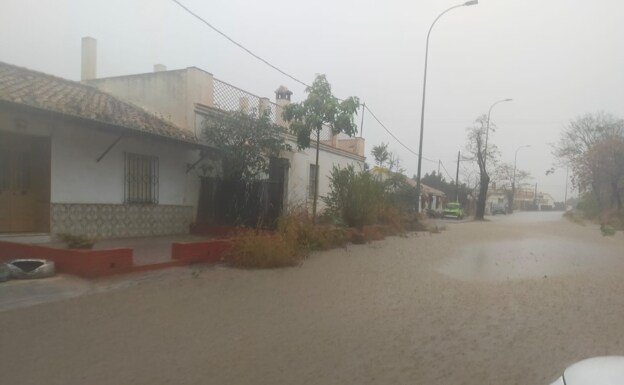 Flooding in the Trapiche housing estate, in Vélez-Málaga./JUAN RAMÓN PADILLA