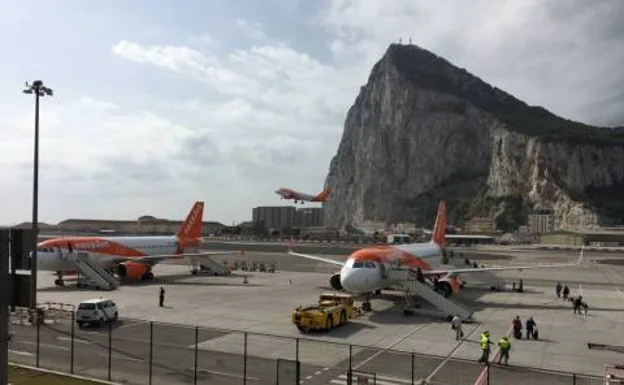 The easyJet flight had been diverted to Malaga due to bad weather. /sur