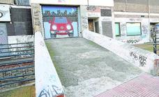 Around 28,000 communities of owners in Malaga province still need to update their garage doors