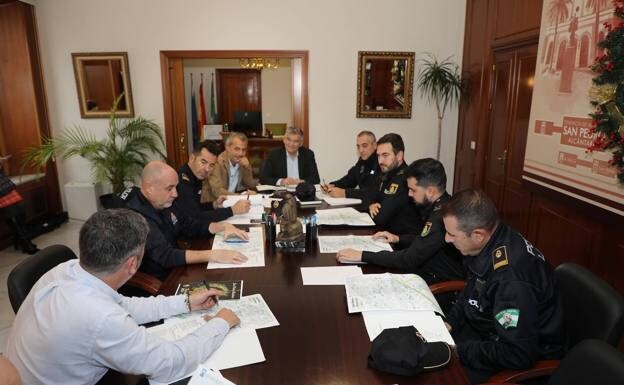A security meeting in Marbella ahead of the Christmas period /sur
