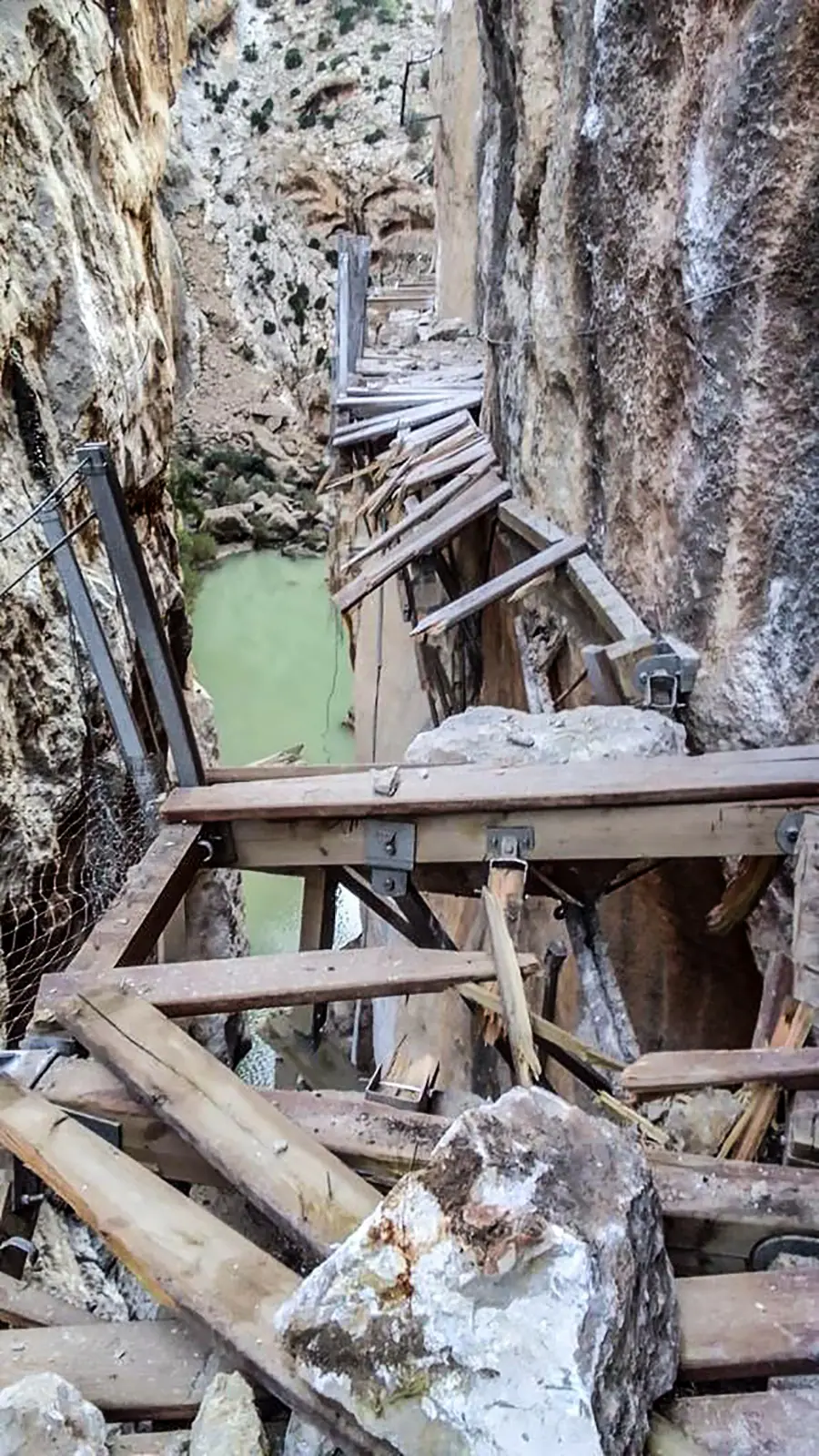 The viral image of the structure damaged by falling stones on the Caminito del Rey, the authorship is unknown/
