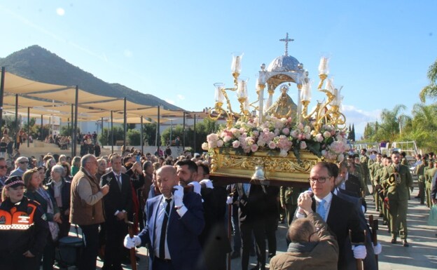 The iconic image embarks on a procession through the streets of Cártama. /SUR