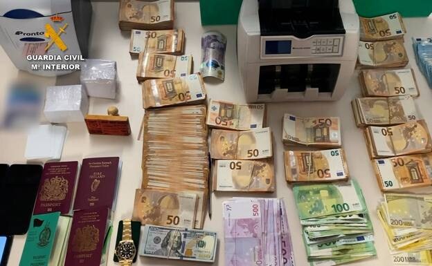 The gang are accused of identity theft, among other crimes. /guardia civil