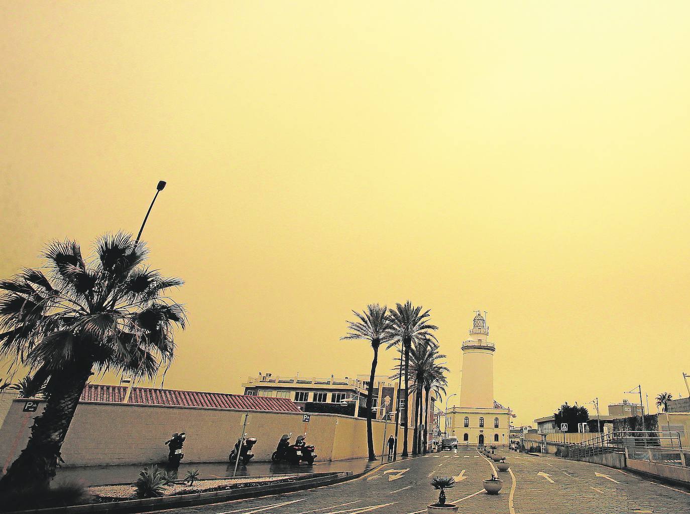 The muddy rain caused by the Sahara dust in the air created some eerie scenes. /Salvador Salas