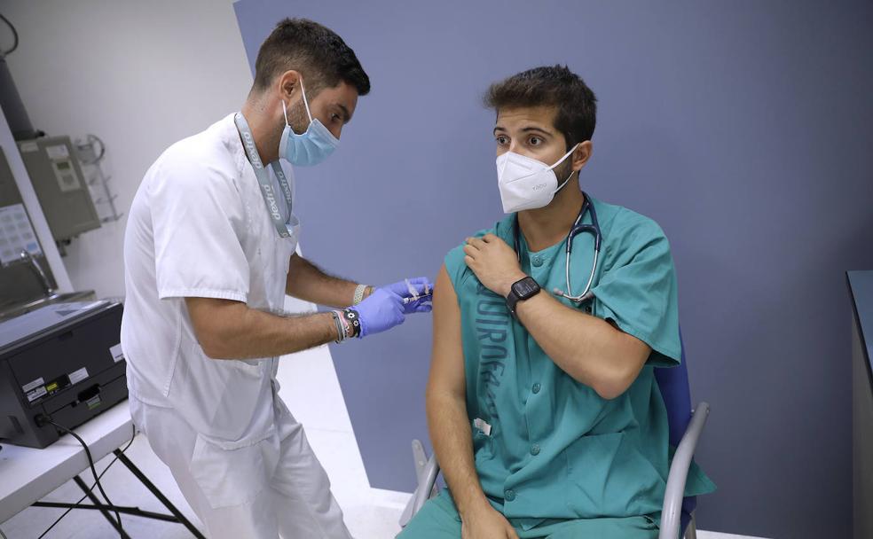 As more people were vaccinated, face mask and other rules were gradually dropped in Spain. /Migue Fernández