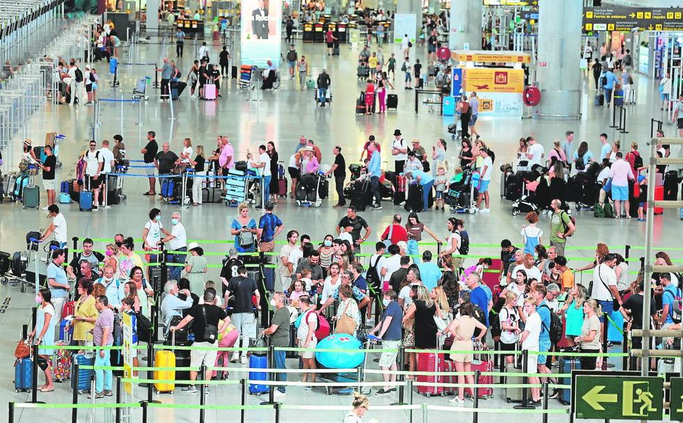 Passengers at Malaga Airport as the industry started to pick up following two low Covid years. /SUR