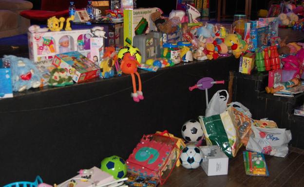 Donated toys. /sur