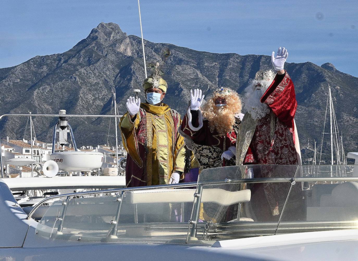 The Three Kings arrived by boat in Marbella last year./JOSELE